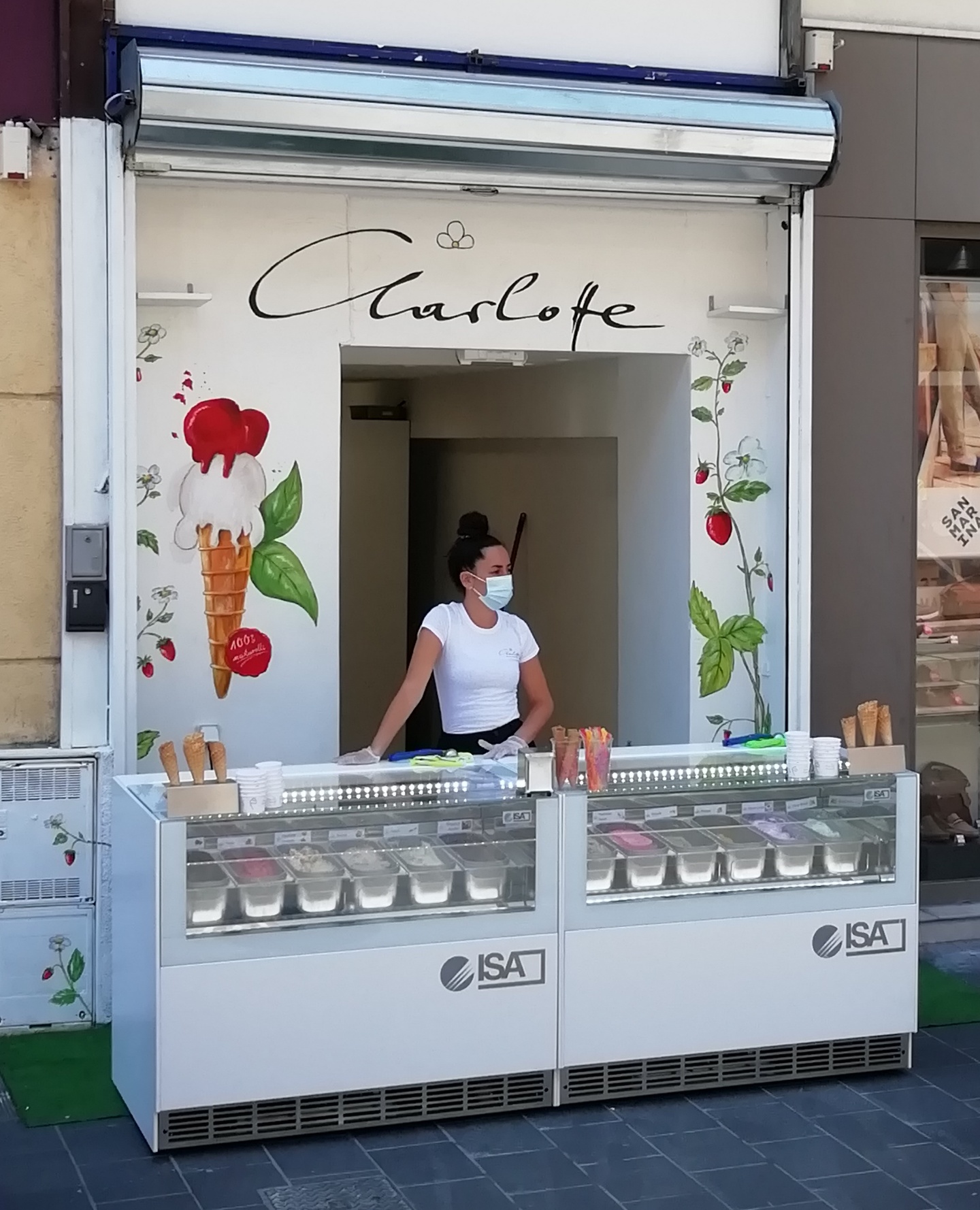 Installation du Glacier CHARLOTTE sur avenue Jean Médecin à Nice